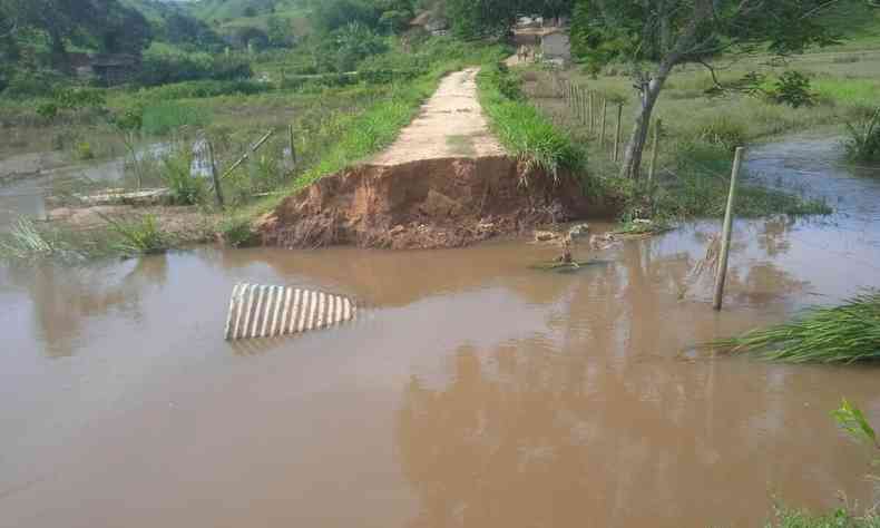 Estragos da chuva em Umburatiba, no Vale do Jequitinhonha