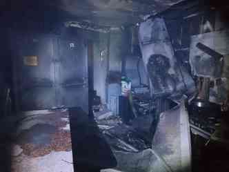 Interior do restaurante ficou destrudo pelo incndio(foto: Divulgao/ Bombeiros)