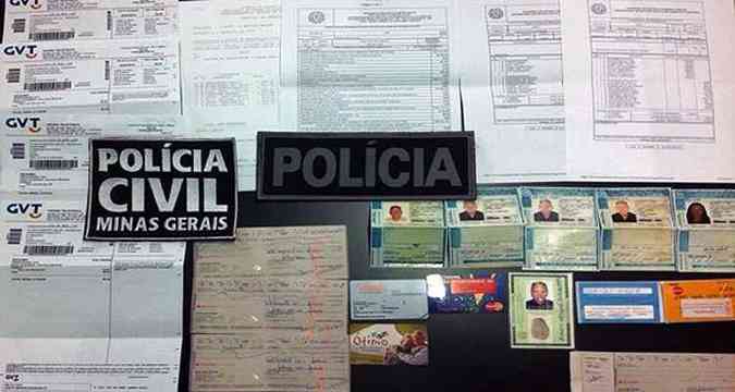 Documentos falsos apreendidos com o idoso na Avenida Pedro II(foto: Polcia Civil/Divuglao)