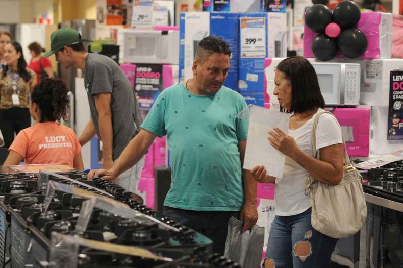 Consumidores aproveitando as ofertas da Black Friday 2019(foto: Tulio Santos/EM/D.A Press) Consumidores aproveitando as ofertas da Black Friday 2019(foto: Tulio Santos/EM/D.A Press)