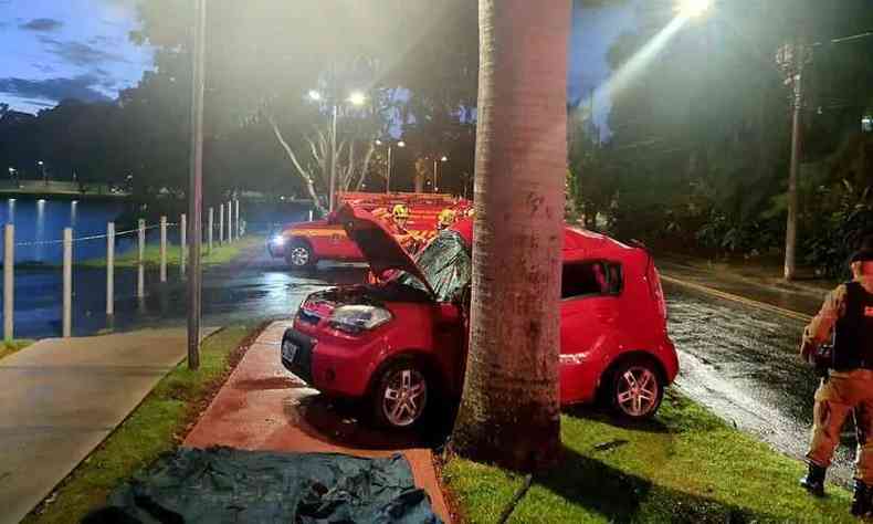 acidente na Avenida Otaclio Negro de Lima