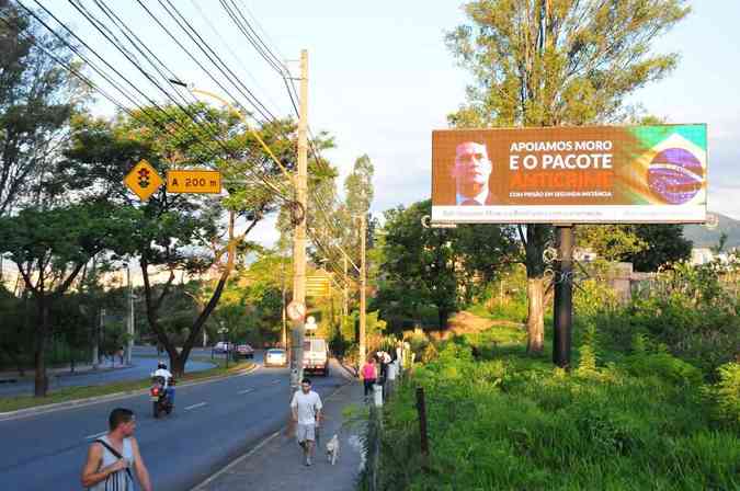 At ento, oito outdoors de apoio ao pacote foram espalhados por quatro regies de Belo HorizonteGladyston Rodrigues/EM/D. A. Press