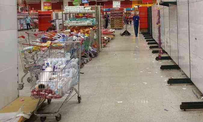 Se o projeto for aprovado definitivamente, os supermercados ficaro fechados domingo(foto: Marina Rigueira EM D.A. Press)