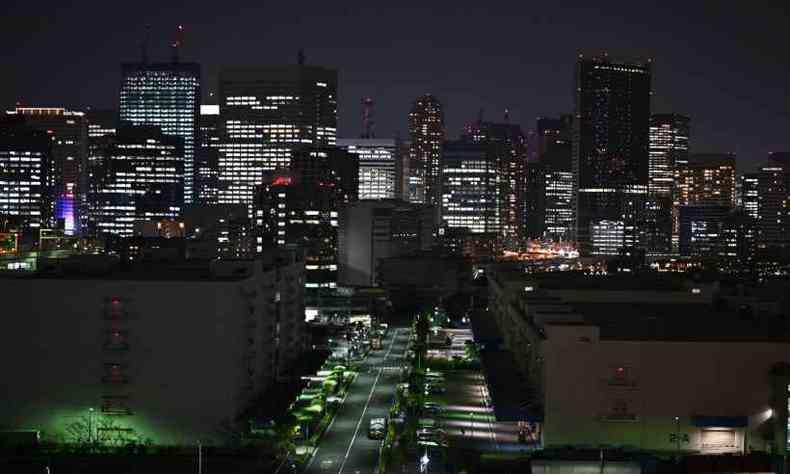 Tquio e outras seis regies do Japo esto sob estado de emergncia por um ms(foto: Philip FONG / AFP)