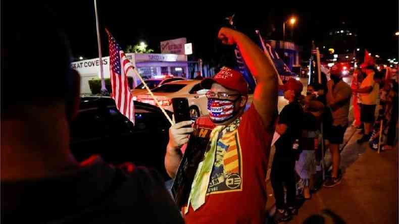 Eleitores republicanos comemoram vitria de Trump em Little Havana, na Flrida(foto: Reuters)