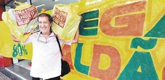 Geraldo Moreira aproveitou o sald�o ontem, mas ainda quer uma TV(foto: Gladyston Rodrigues/EM/D.A Press)