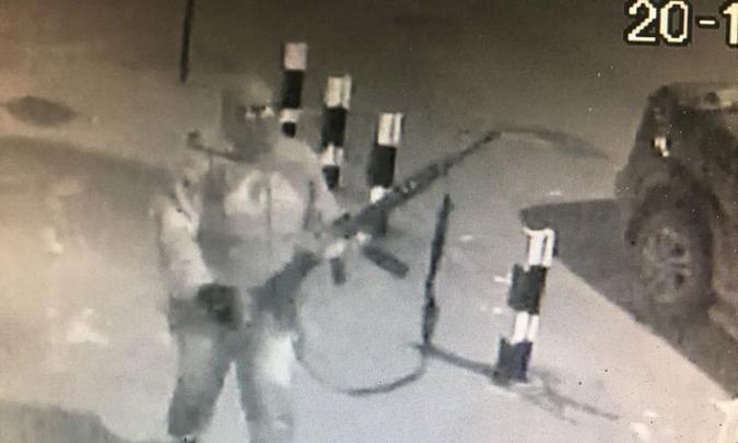 Criminosos usaram fuzis e coletes a prava de bala durante o ataque(foto: Polícia Militar/ Divulgação ) Criminosos usaram fuzis e coletes a prava de bala durante o ataque(foto: Polícia Militar/ Divulgação )