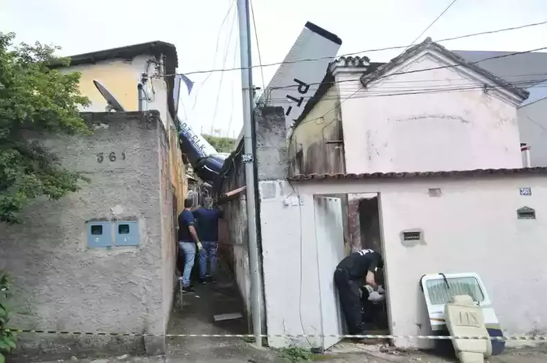 Avião acidentado no Carlos Prates