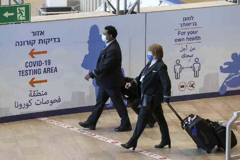 Uma tripulao vacinada chega ao aeroporto Ben Gurion em Israel, perto de Tel Aviv, em 23 de maio de 2021 (AFP / Jack Guez)