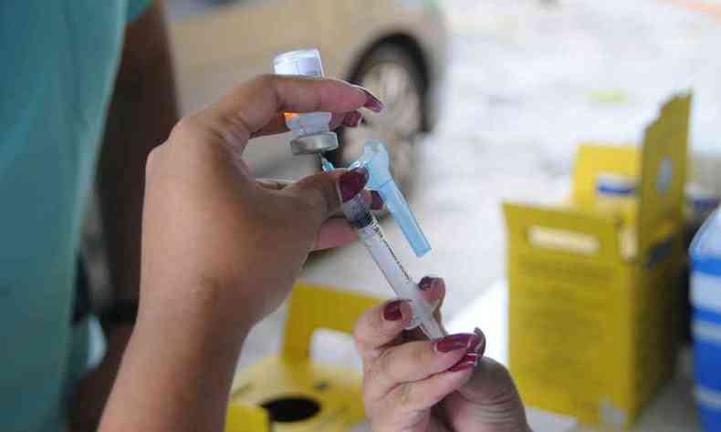 Com vacinao ainda lenta em Minas Gerais, fontes denunciam irregularidades na imunizao da SES(foto: Juarez Rodrigues/EM/D.A Press )