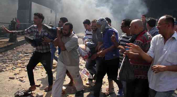 Dezenas de pessoas morreram em confrontos nesta sexta-feira(foto: AFP PHOTO / KHALED KAMEL)