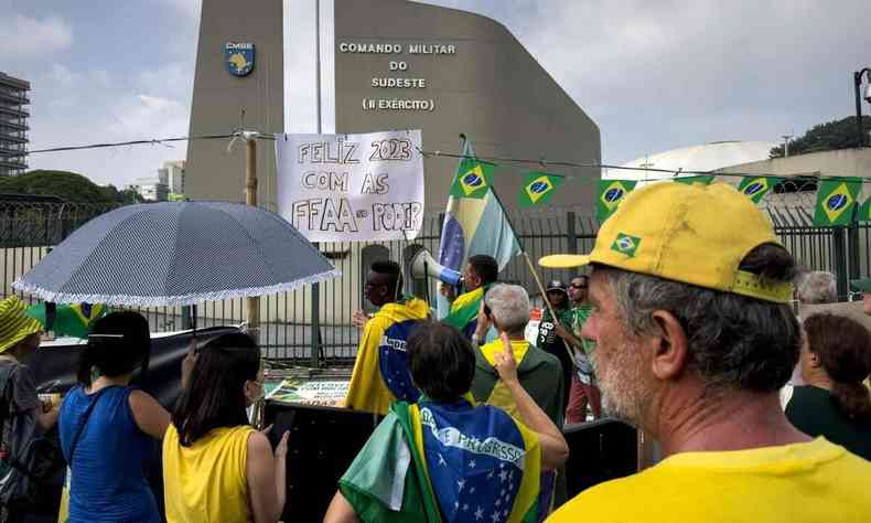Bolsonaristas em frente a quartel em So Paulo