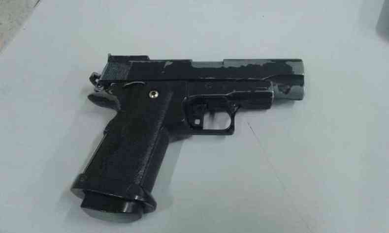 Arma usada no crime era, na verdade, uma rplica, segundo a PM(foto: Polcia Militar/Divulgao)