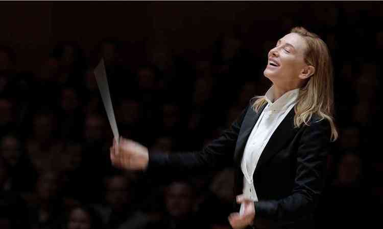 Atriz Cate Blanchett rege orquestra no filme 'Tr'