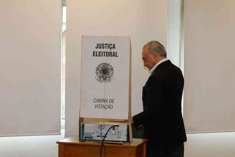 Atual presidente votou logo cedo em So Paulo (foto: Csar Itibier / PR)