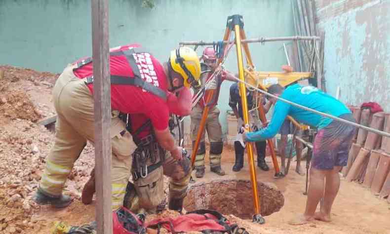 resgate a homem que caiu em cisterna