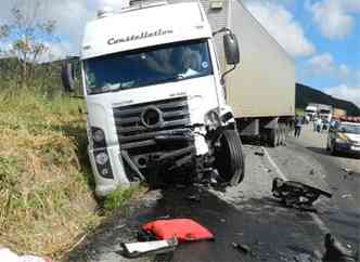 Na BR-262, cuja concesso sofrer atraso de sete meses pela falta de interessados, os acidentes so frequentes (foto: Galvani Silva/ Galvanisilva.com.br )