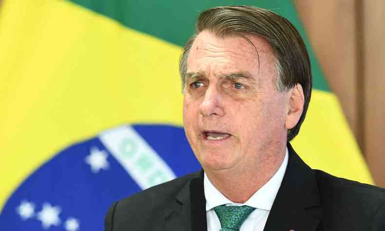 O presidente Jair Bolsonaro em primeiro plano
