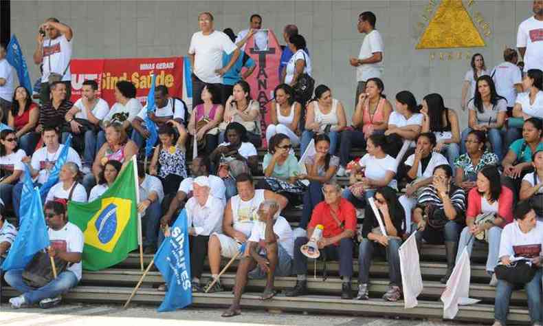 Segundo especialistas, servidores so a classe com mais chances de acionar a Justia contra a reforma (foto: Paulo Filgueiras/EM/D.A Press - 14/06/2012)