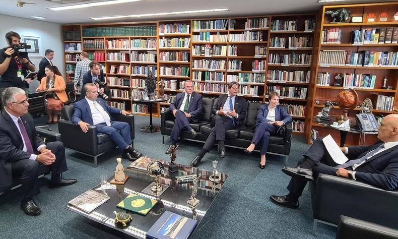 Alexandre de Moraes e senadores em reuni�o