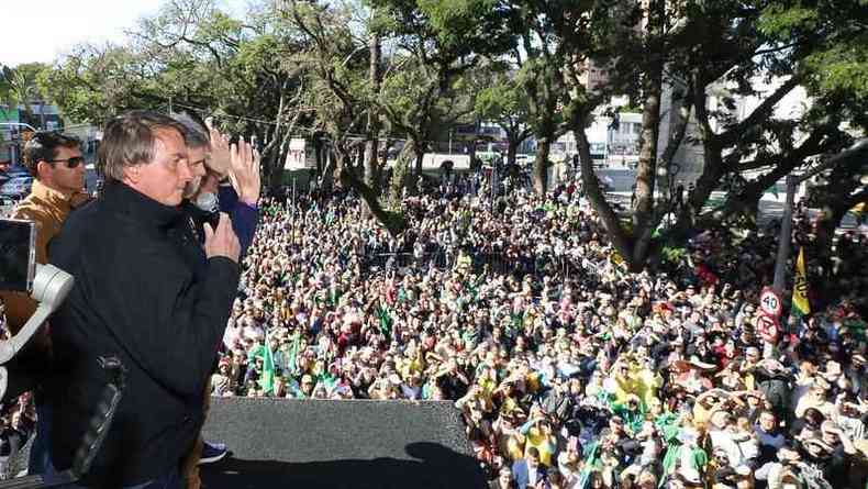 O ex-presidente Jair Bolsonaro discursando na Marcha para Jesus em 21 de maio de 2022, em Curitiba, Paran.
