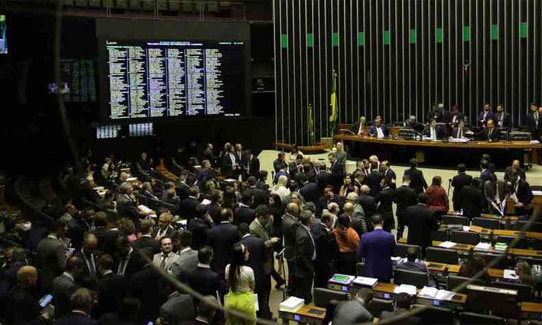 Apesar do acordo, os parlamentares passaram horas votando requerimentos de obstruo(foto: Fabio Rodrigues Pozzebom/Agncia Brasil )