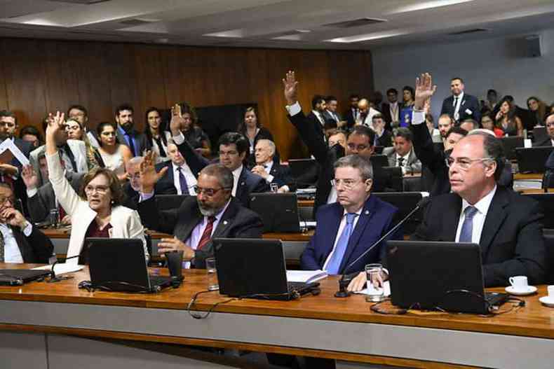 O relatrio recebeu o voto favorvel de 17 senadores(foto: Geraldo Magela/Agncia Senado)