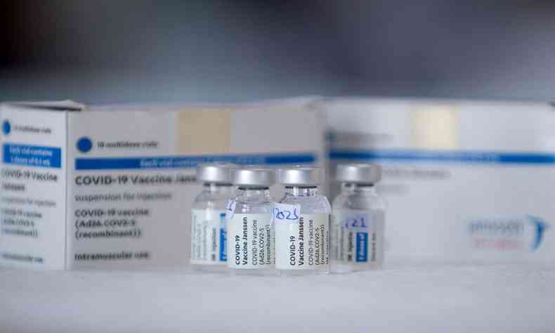 Ministro da Sade, Marcelo Queiroga, anunciou 3 milhes de doses da vacina da Janssen para junho(foto: AFP / JORGE GUERRERO)