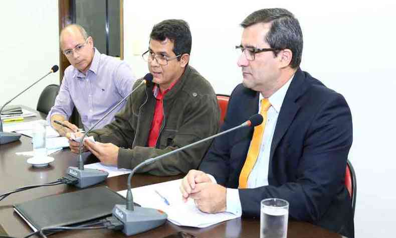 Fernando Luiz, Reinaldo Gomes e Dr. Nilton tm at 12 de agosto para apresentar um relatrio(foto: Abrao Bruck /CMBH)