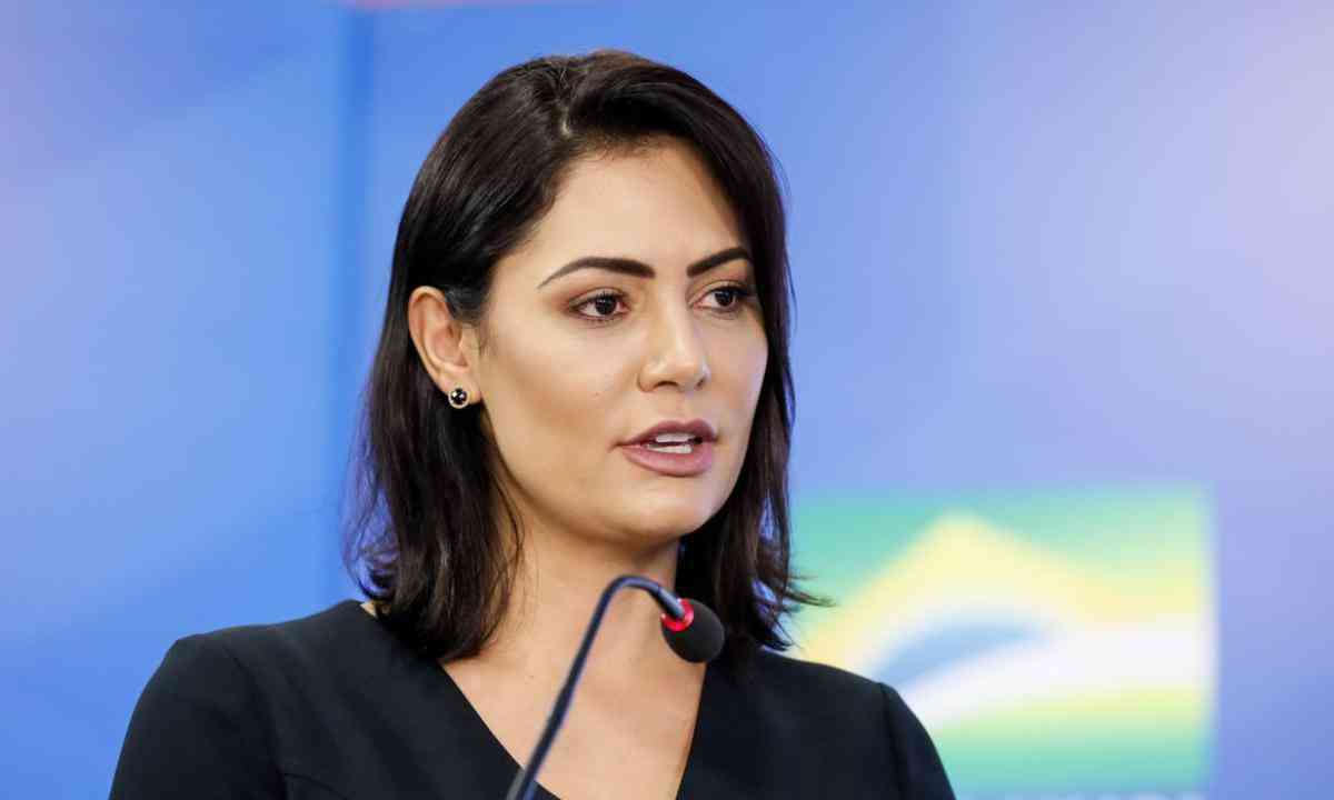 Michelle Bolsonaro ficar vi va e n o ser candidata prev cigana