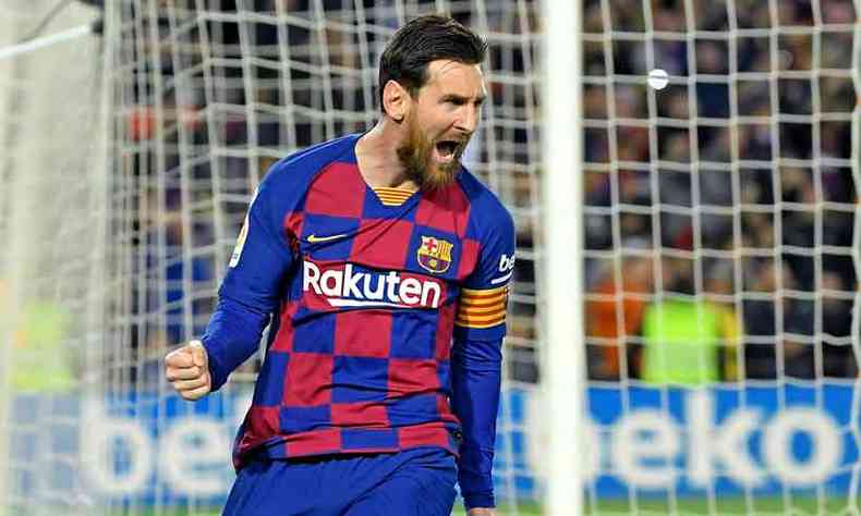 Messi e outros jogadores do Barcelona teriam concordado com a reduo dos salrios em at 70%(foto: Lluis Gene/AFP)