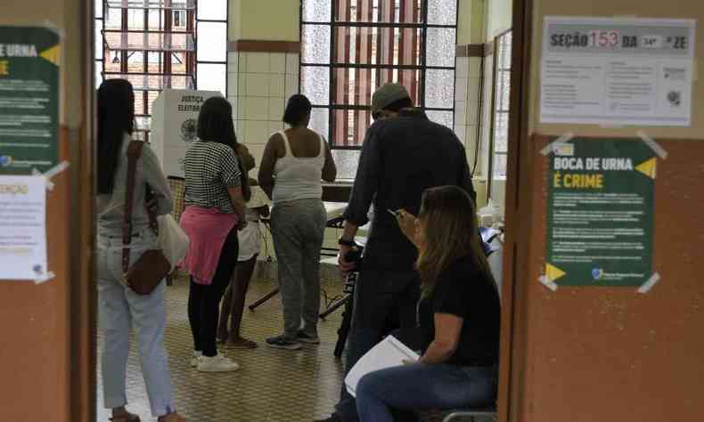 fila de votao em colgio de BH nas eleies de 2018