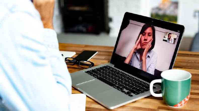 A linguagem corporal e nvel de engajamento nas plataformas de videochamada podem influenciar a forma como os colegas veem voc e interpretam a sua mensagem(foto: Getty Images)