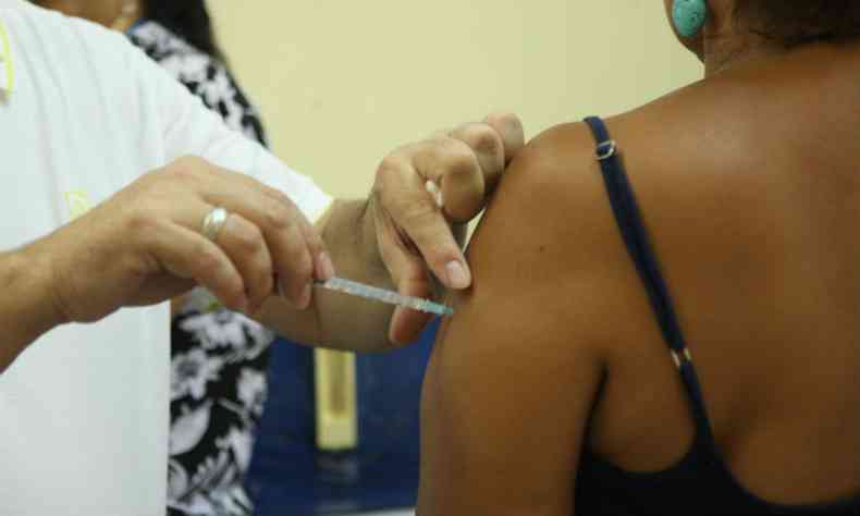 A cobertura vacinal acumulada contra a febre amarela em Minas Gerais est em torno de 83,38%(foto: Edesio Ferreira/EM/D.A Press)