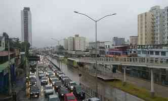 Trnsito lento na Avenida Cristiano Machado, sentido Centro, altura do Bairro Cidade Nova(foto: Jair Amaral/Em/DA PRess)