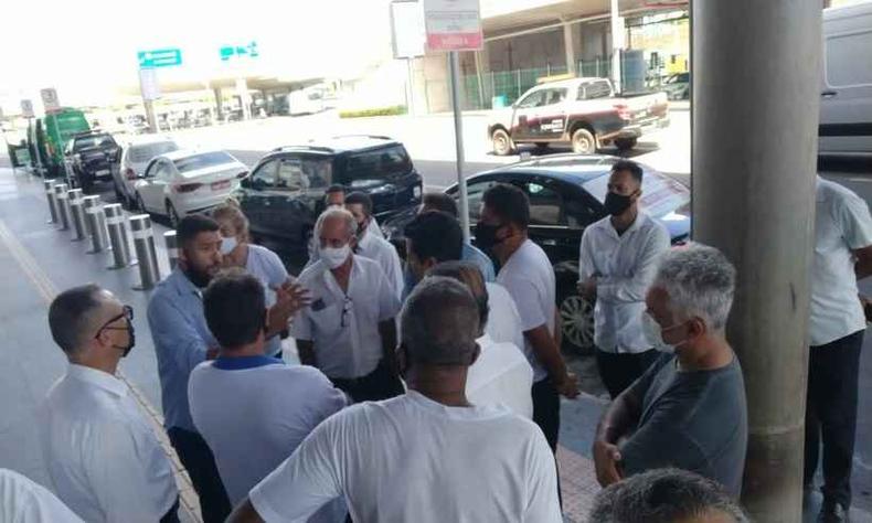 Motoristas de txis protestam em Confins