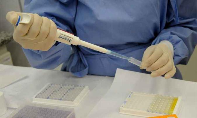 A vacina contra a leishmaniose foi desenvolvida por uma equipe de pesquisadores da Federal de Minas dentro de seus laboratórios(foto: Beto Novaes/EM/DA Press) A vacina contra a leishmaniose foi desenvolvida por uma equipe de pesquisadores da Federal de Minas dentro de seus laboratórios(foto: Beto Novaes/EM/DA Press)
