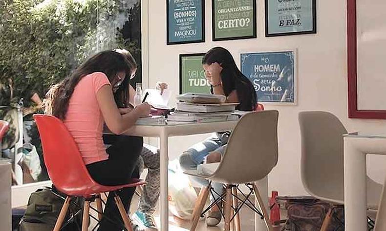 Sala de estudos do Determinante: conforto, integração com área verde e alta tecnologia. Sala de estudos do Determinante: conforto, integração com área verde e alta tecnologia.