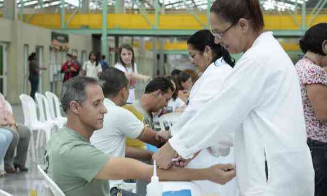 Campanha quer sensibilizar as pessoas sobre a importncia da doao de medula ssea (foto: Moises Silva/EM/DA Press 20/12/2011)