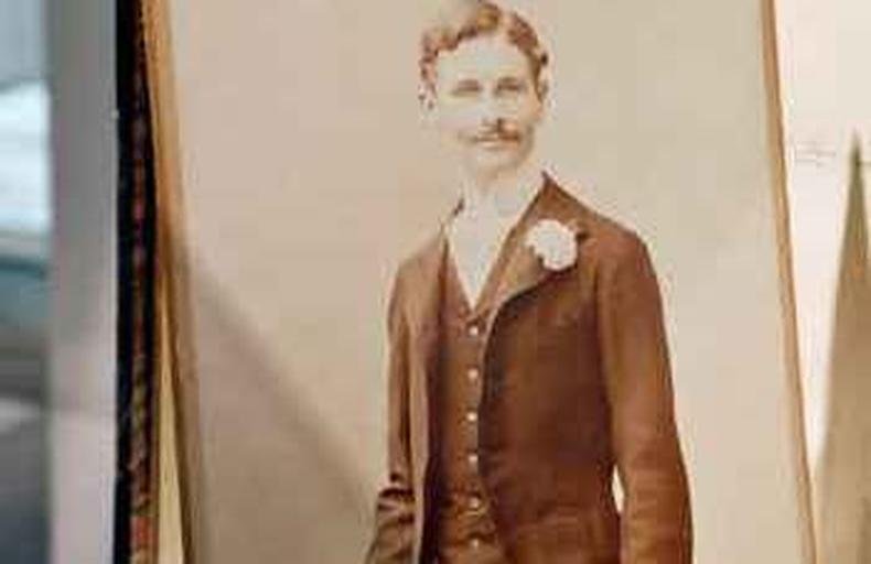 Foto de Willie Heath exibida em exposi��o do acervo de Marcel Proust, na Sotheby's parisiense, em 2016 (foto: Fran�ois Guillot/AFP)