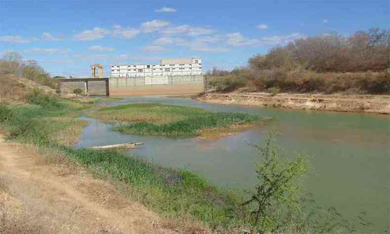 Canal de entrada do So Francisco no Projeto Jaba, maior iniciativa de agricultura irrigada na Amrica Latina, precisou ser desassoreado(foto: Luiz Ribeiro/EM/DA Press - 20/8/17)