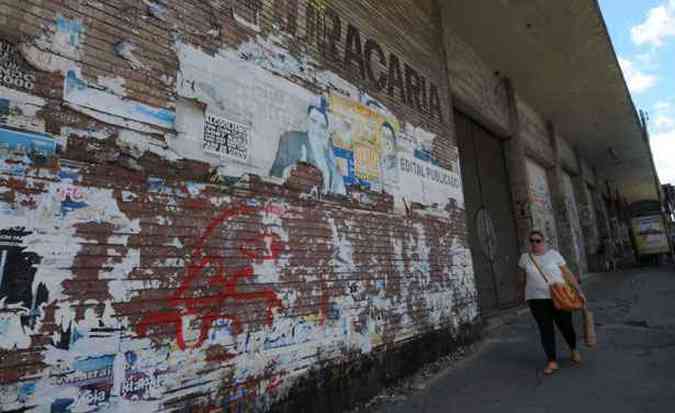 Muros permanecem pintados desde 1998 em alguns pontos da cidade (foto: Cristina Horta/EM/D.A PRESS)