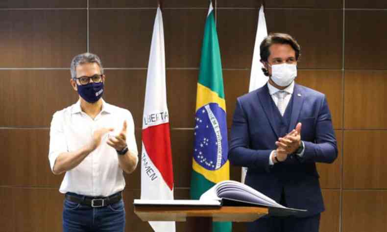 Zema e Passalio durante cerimnia de posse, na Cidade Administrativa(foto: Gil Leonardi/Governo de Minas)