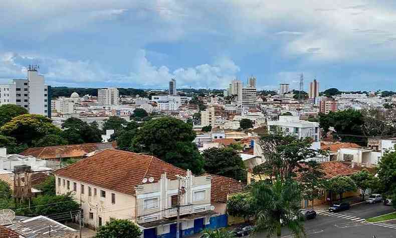 Alm da UTI cheia, 84% do leitos de enfermaria so usados(foto: Prefeitura de Araguari/Divulgao)