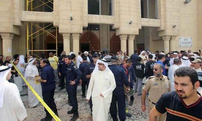 No Kuwait, 25 pessoas morreram em uma explos�o em uma mesquita xiita(foto: AFP PHOTO/STR)