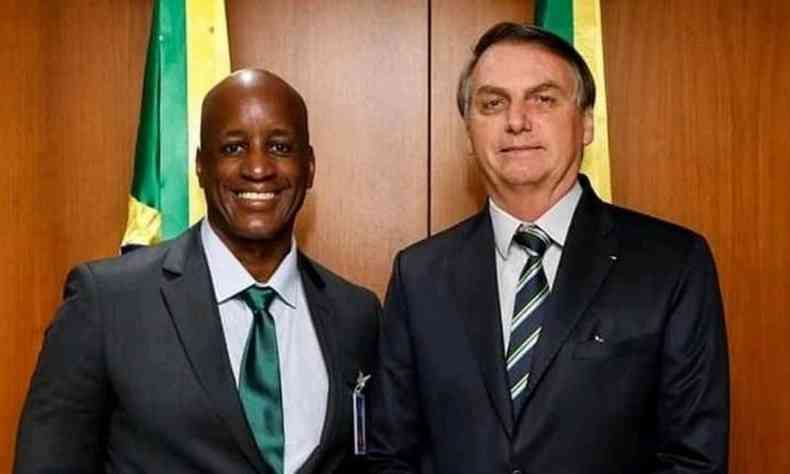 Srgio Camargo com o presidente Jair Bolsonaro: falas rascistas(foto: Redes Sociais/Reproduo)
