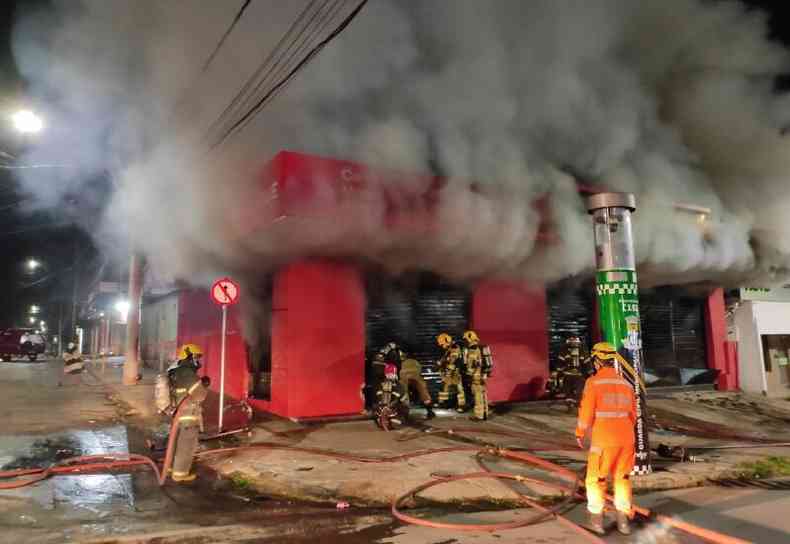 incndio em loja de roupas em Ribeiro das Neves