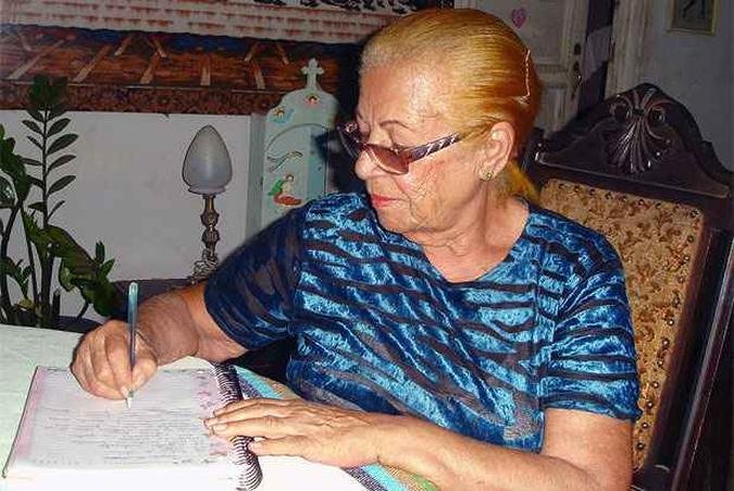 Dona Lourdes contou com suas letras hist�rias tristes e alegres que viajaram pelo Rio S�o Francisco(foto: Aparicio Mansur/Esp.EM. Brasil )