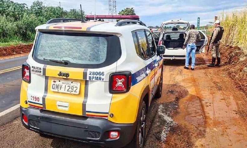 Um total de 108 veculos foram fiscalizados na fronteira de Minas com So Paulo