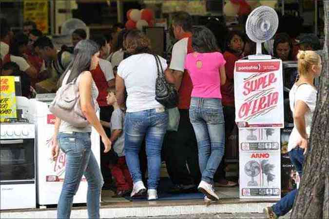 Dvidas elevadas dos consumidores podem afetar desempenho das vendas do comrcio no fim do ano (foto: Juarez Rodrigues/EM/D.A Press - 2013 5/11/13 )